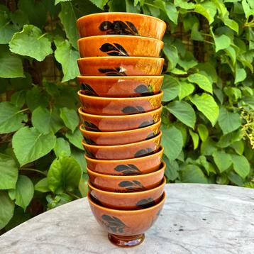 12 spoelkommetjes / bowls Boch bruin met zwarte tekening beschikbaar voor biedingen