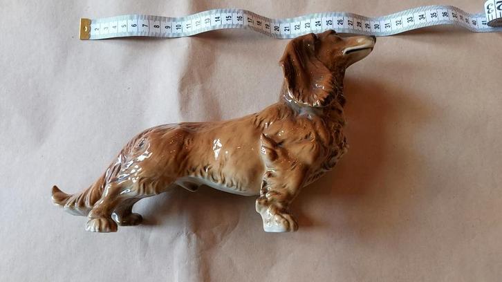 Mooi pronkstuk Porseleinen Beeld Langharige Teckel, Verzamelen, Beelden en Beeldjes, Zo goed als nieuw, Ophalen