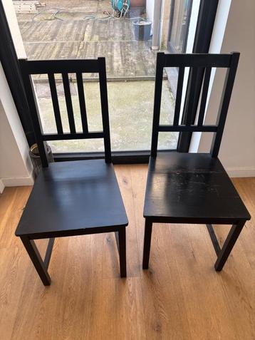 2 zwarte ikea stoelen beschikbaar voor biedingen