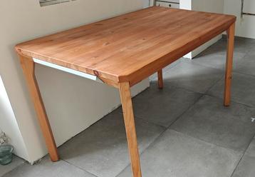 Table en bois avec 2 tiroirs 