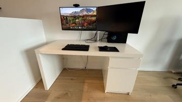 IKEA MALM bureau — goede staat, 1 jaar gebruik beschikbaar voor biedingen