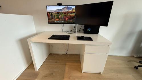 IKEA MALM bureau — goede staat, 1 jaar gebruik, Huis en Inrichting, Bureaus, Gebruikt, Bureau, Ophalen