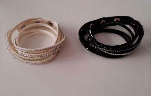 armband wit zwart, Handtassen en Accessoires, Armbanden, Gebruikt, Met strass, Ophalen of Verzenden