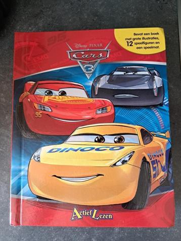 Cars boek met speelfiguren en speelmat