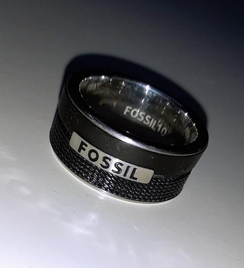 Herenring Fossil zwart 10 in originele doos, Handtassen en Accessoires, Ringen, Nieuw, Heer, 19 tot 20, Zwart, IJzer of Staal