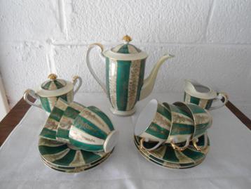 Antieke koffieset compleet met groene en witgouden rand beschikbaar voor biedingen