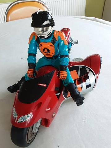 Action pop met voertuig
 beschikbaar voor biedingen