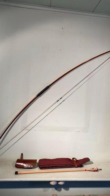 Antieke houten longbow  beschikbaar voor biedingen