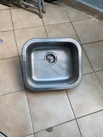 Nouveau lavabo, Enlèvement, Comme neuf