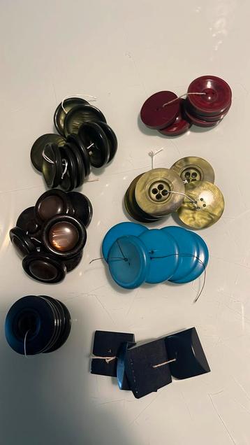Vintage knopen beschikbaar voor biedingen