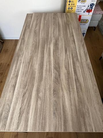 Eettafel beschikbaar voor biedingen