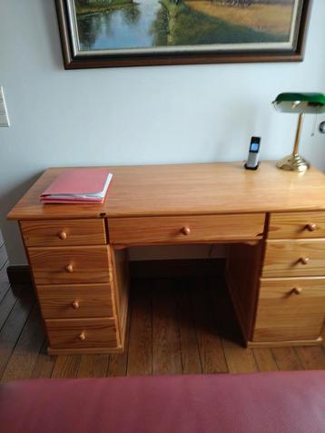 Grenen bureau beschikbaar voor biedingen