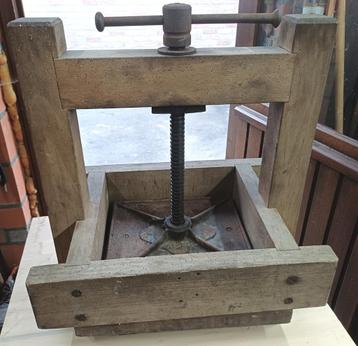 Presse en bois (Résistance : Presse Clandestine???) beschikbaar voor biedingen
