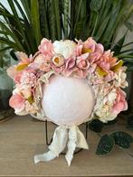 Baby flower bonnet - bloemenhoedje roze, Enlèvement ou Envoi, Comme neuf, Autres types