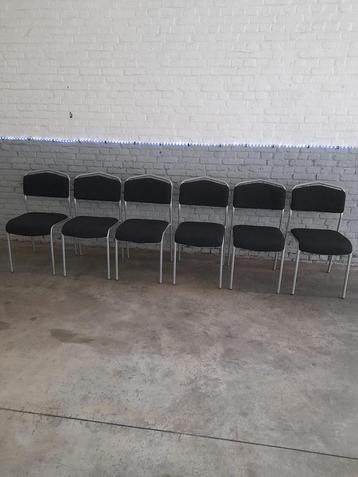 6 stoelen beschikbaar voor biedingen