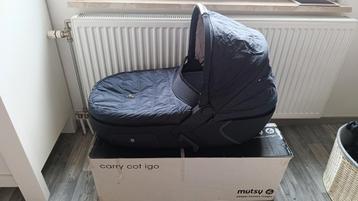 Wieg en parasol voor de Mutsy IGo beschikbaar voor biedingen