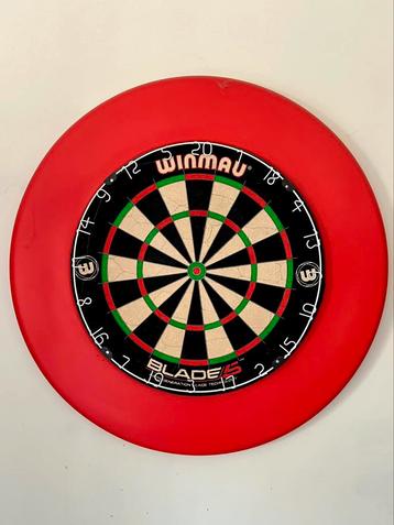 Darts Dartbord Winmau Blade 5 met Surround ring, Enlèvement, Comme neuf, Cible de fléchettes