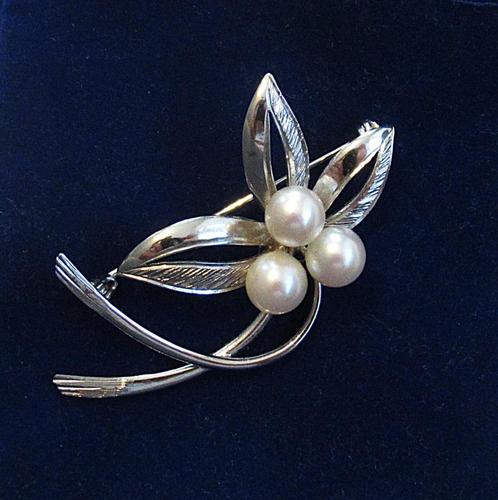 Vintage Japanse sterling zilveren Parels broche in zakje, Handtassen en Accessoires, Antieke sieraden, Broche, Zilver, Ophalen of Verzenden