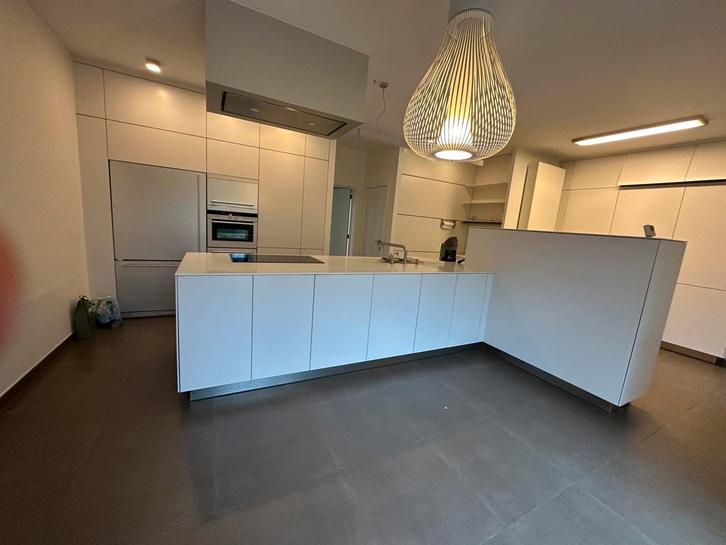 Bulthaup Corian witte keuken met alle apparatuur, Huis en Inrichting, Keuken | Complete keukens, Ophalen