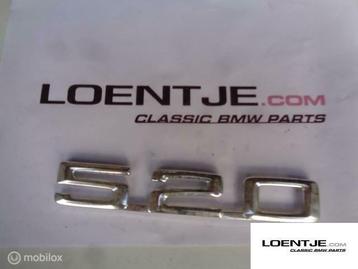Embleem achter BMW 5-serie E12 e28 520 beschikbaar voor biedingen