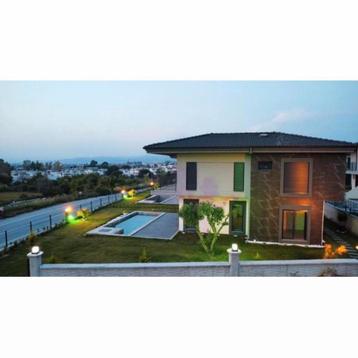 
 Villa à vendre à Kuşadası Güzelçamlı – 4+1
 beschikbaar voor biedingen