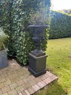 2x gegoten franse vazen, Tuin en Terras, Tuinvazen, Ophalen, Zo goed als nieuw