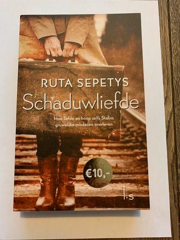 Ruta Sepetys - Schaduwliefde, Enlèvement ou Envoi, Comme neuf, Ruta Sepetys