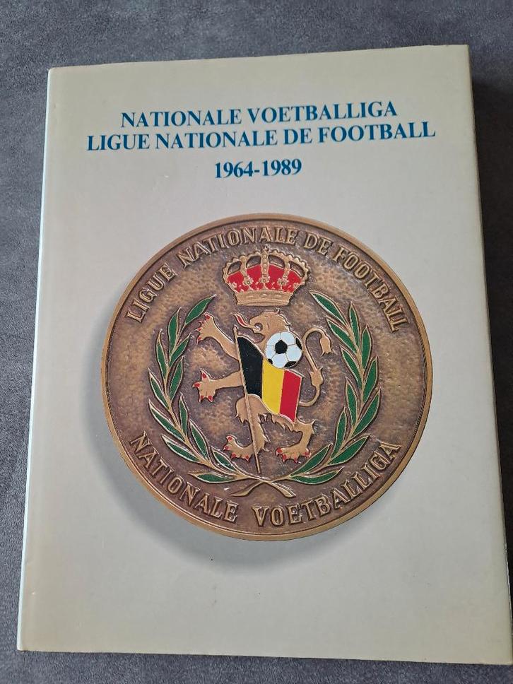 Nationale voetballiga 1964-1989, Verzamelen, Sportartikelen en Voetbal, Gebruikt, Boek of Tijdschrift, Ophalen