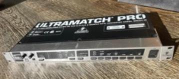 Behringer Ultramatch Pro SRC 2496