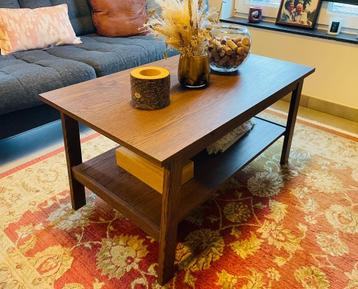 Mooie LUNNARP salontafel (IKEA) gemaakt van bewerkt hout beschikbaar voor biedingen