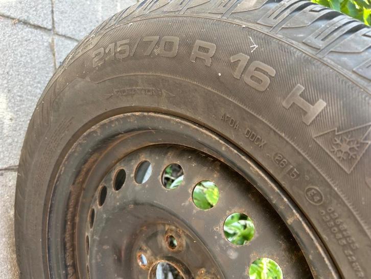 Winterbanden Uniroyal 215/70 R16, Auto-onderdelen, Banden en Velgen, Banden en Velgen, Winterbanden, 16 inch, 215 mm, Gebruikt