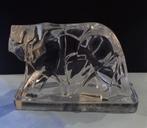 George Chevalier kristallen panter voor Baccarat, Ophalen