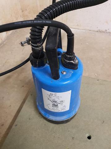 zelfontluchtende water pomp tot 1mm disponible aux enchères