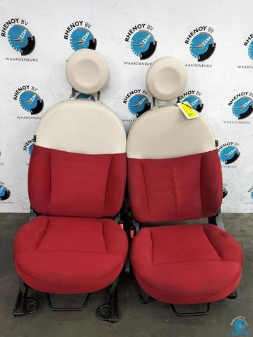 FIat 500 interieur rood met wit beschikbaar voor biedingen