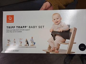 Baby-inzetstuk voor Tripp Trapp + grijs verkleinkussentje beschikbaar voor biedingen
