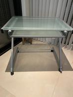 Glazen bureautafel, Ophalen