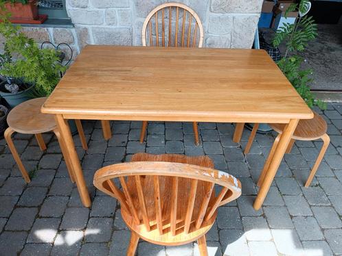 Table à manger + 2 chaises  + 2 tabourets style scandinave, Maison & Meubles, Tables | Tables mange-debout, Utilisé, Enlèvement