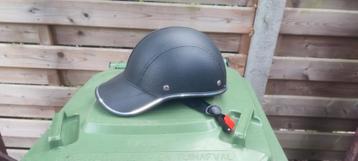 Fiets helm in het leer beschikbaar voor biedingen