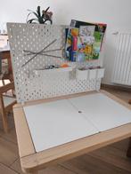 flisat tafel ikea + pegboard met accessoires, Kinderen en Baby's, Kinderkamer | Tafels en Stoelen, Ophalen, Gebruikt, Tafel(s)