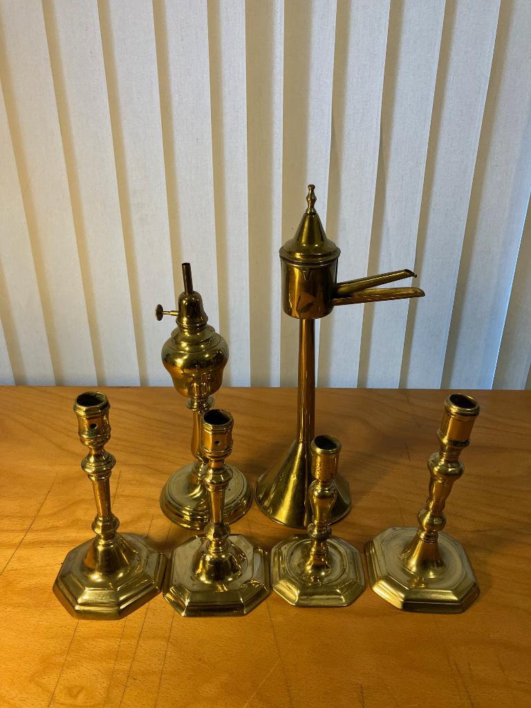 Lot 6 objets laiton : bougeoirs et lampes (à restaurer), Antiquités & Art, Enlèvement ou Envoi, Cuivre ou Bronze