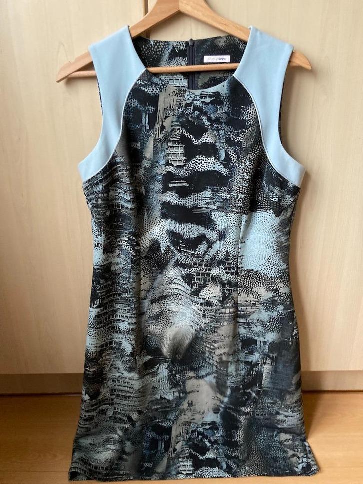 Kleed mouwloos ATmosfashion, Kleding | Dames, Jurken, Zo goed als nieuw, Maat 38/40 (M), Blauw, Knielengte, Ophalen of Verzenden