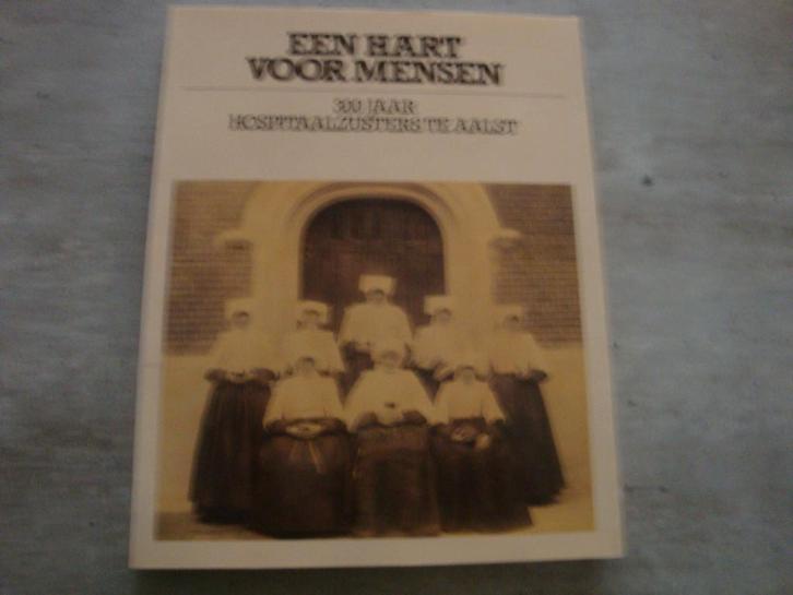 300 JAAR HOSPITAALZUSTERS TE AALST-EEN HART VOOR MENSEN, Livres, Histoire & Politique, Utilisé, Enlèvement ou Envoi