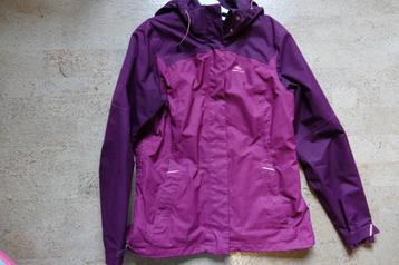 Quecha regenjas bordeaux maat L beschikbaar voor biedingen