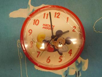 Mickey rode wandklok beschikbaar voor biedingen