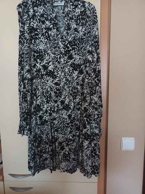 Volledig nieuwe jurk  "ESSENTIEL ANTWERP " e, Kleding | Dames, Jurken, Nieuw, Maat 38/40 (M), Ophalen of Verzenden