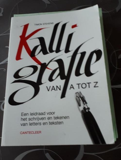 Boek - Kalligrafie van A tot Z - Timon Stevens - 160 blz, Boeken, Hobby en Vrije tijd, Zo goed als nieuw, Tekenen en Schilderen