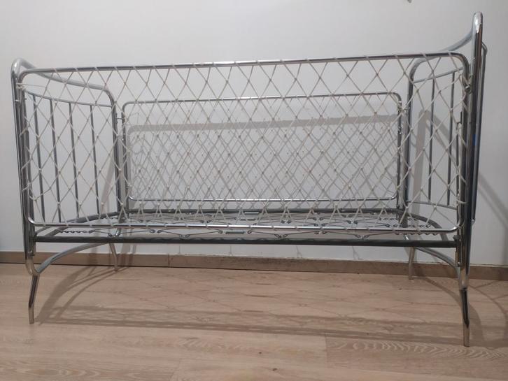 Retro Vintage kinderbed uit de jaren 60, Kinderen en Baby's, Babywiegjes en Ledikanten, Gebruikt, Ledikant, Ophalen