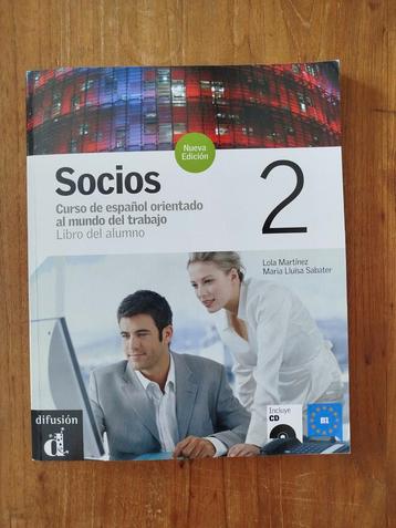 Manuel : Socios 2 - curso de español orientado al mundo, Enlèvement ou Envoi, Neuf, Lola Martínez, Non-fiction