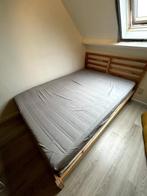 Bed met frame en beschermingsdeken voor matras, Huis en Inrichting, Slaapkamer | Bedden, Ophalen, Bruin, 210 cm, 140 cm