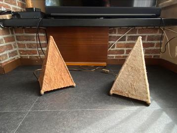 Piramide lampjes beschikbaar voor biedingen